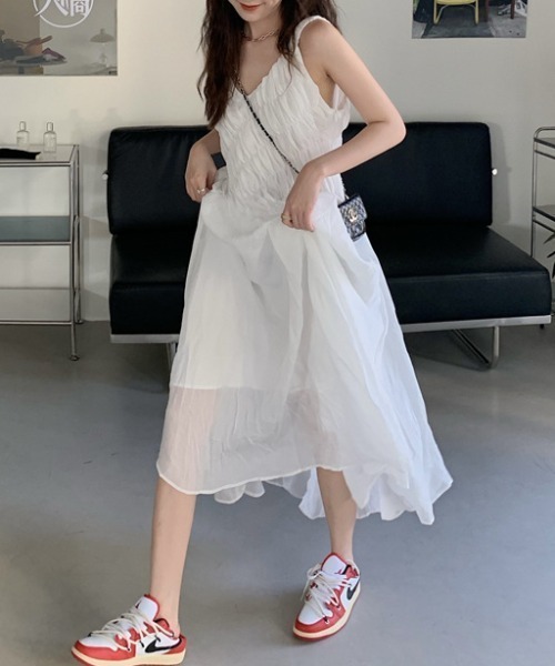 FREE STYLISTS(フリー スタイリスト)の「YUGA_YGMC シアーボリュームフレア キャミソールワンピース(ワンピース・レディース・ブラック/ホワイト・FREE)」の3枚目の写真