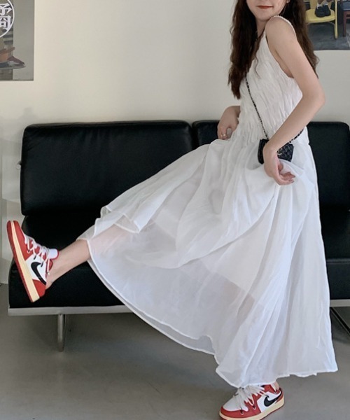 FREE STYLISTS(フリー スタイリスト)の「YUGA_YGMC シアーボリュームフレア キャミソールワンピース(ワンピース・レディース・ブラック/ホワイト・FREE)」の4枚目の写真