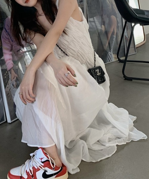 FREE STYLISTS(フリー スタイリスト)の「YUGA_YGMC シアーボリュームフレア キャミソールワンピース(ワンピース・レディース・ブラック/ホワイト・FREE)」の7枚目の写真