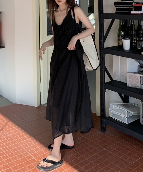 FREE STYLISTS(フリー スタイリスト)の「YUGA_YGMC シアーボリュームフレア キャミソールワンピース(ワンピース・レディース・ブラック/ホワイト・FREE)」の9枚目の写真