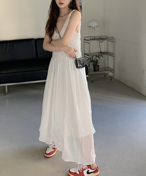 FREE STYLISTS(フリー スタイリスト)の「YUGA_YGMC シアーボリュームフレア キャミソールワンピース(ワンピース・レディース・ブラック/ホワイト・FREE)」の12枚目の写真