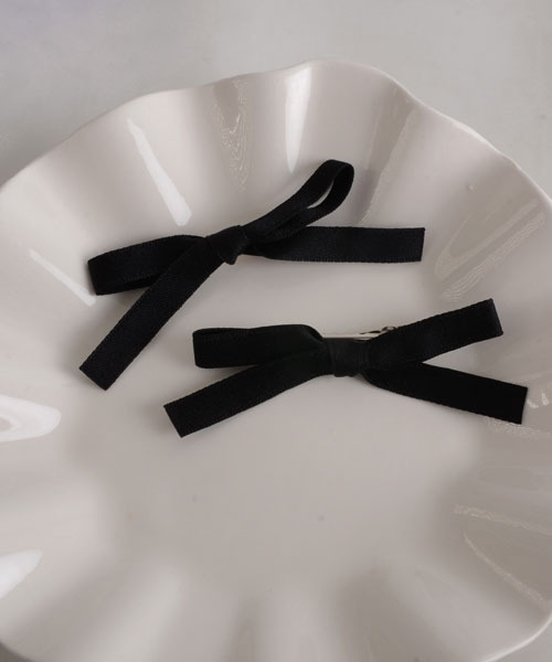 TONE SELECT GOODS(トーンセレクトグッズ)の「【float】パステルカラー リボン ヘアクリップ【2個セット/8色展開】(ヘアピン・レディース・ブルー/オフホワイト/ブラック/ピンク/グリーン/パープル/イエロー/レッド・FREE)」の1枚目の写真