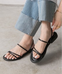 ストラップデザイン フラットサンダル