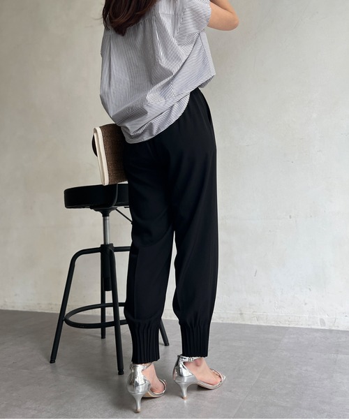 Chez toi(シェトワ)の「裾ピンタックテーパードパンツ(その他パンツ・レディース・グリーン系その他/アイボリー/ブラック・FREE)」の16枚目の写真