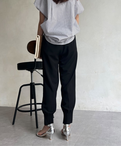 Chez toi(シェトワ)の「裾ピンタックテーパードパンツ(その他パンツ・レディース・グリーン系その他/アイボリー/ブラック・FREE)」の17枚目の写真