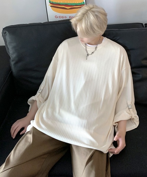 FVLMEN(フルメン)の「【FVLMEN】pleats stripe buckle design rollup halfsleeve tee/プリーツ ストライプ バックル デザイン ロールアップ ハーフスリーブ T(Tシャツ/カットソー・メンズ・グレー/ブラウン/ブラック/アイボリー・X-LARGE/LARGE/MEDIUM)」の2枚目の写真
