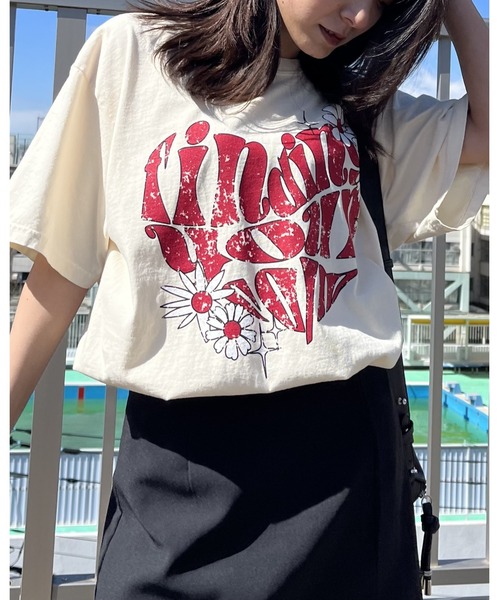 MODISH GAZE(モディシュガゼ)の「ハート ピグメントTシャツ(Tシャツ/カットソー・メンズ・アイボリー/スミクロ/ネイビー・FREE)」の4枚目の写真