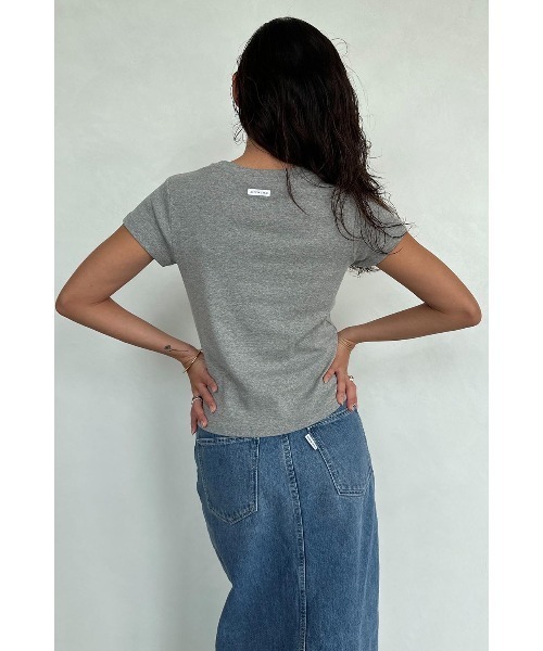 ALEXIA STAM（アリシアスタン）の「MELTING HOT Tee /デザインチビTee（Tシャツ/カットソー・レディース・ホワイト/グレー/ブラック・FREE）」の4枚目の写真