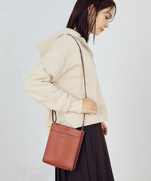 MONO　COMME CA（モノコムサ）の「コンパクト スクエアショルダー（ショルダーバッグ・レディース・ブラック/ベージュ/モカ/テラコッタ・FREE）」の3枚目の写真