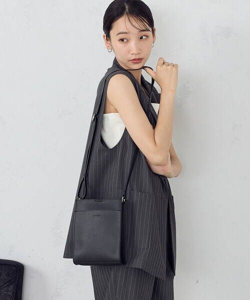 MONO　COMME CA（モノコムサ）の「コンパクト スクエアショルダー（ショルダーバッグ・レディース・ブラック/ベージュ/モカ/テラコッタ・FREE）」の18枚目の写真