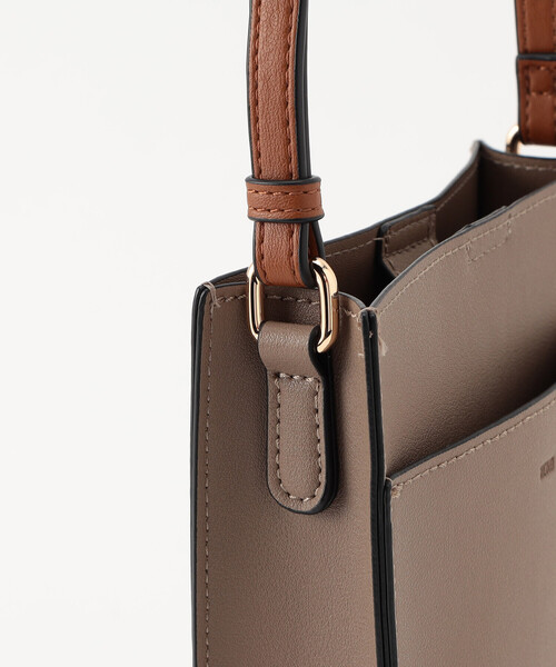 MONO　COMME CA（モノコムサ）の「コンパクト スクエアショルダー（ショルダーバッグ・レディース・ブラック/ベージュ/モカ/テラコッタ・FREE）」の9枚目の写真