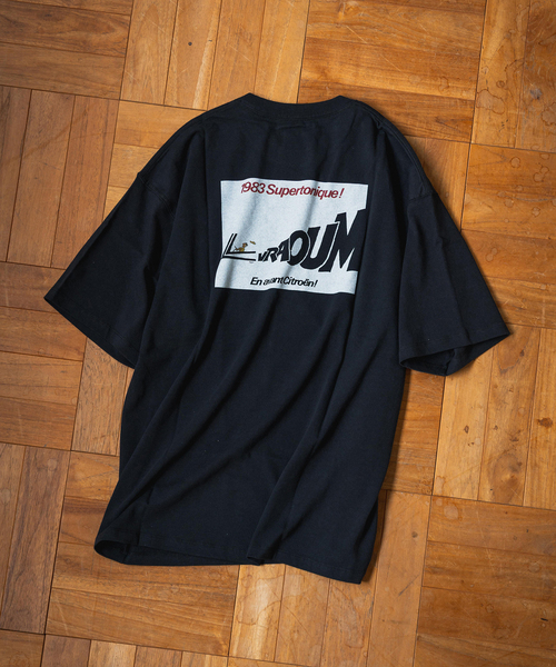 EDIFICE(エディフィス)の「SAVIGNAC (サビニャック) 別注 Citroen プリント Tシャツ(Tシャツ/カットソー・メンズ・ブラック×ブラック/ホワイト×ホワイト/モスグリーン/White/ネイビー・MEDIUM/LARGE/X-LARGE)」の1枚目の写真