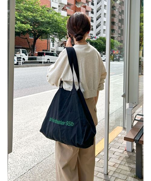 Ungrid（アングリッド）の「【WEB限定】ビッグロゴトートバッグ（トートバッグ・レディース・イエロー/ブラック/グリーン/レッド/ブルー/オフホワイト・FREE）」の3枚目の写真