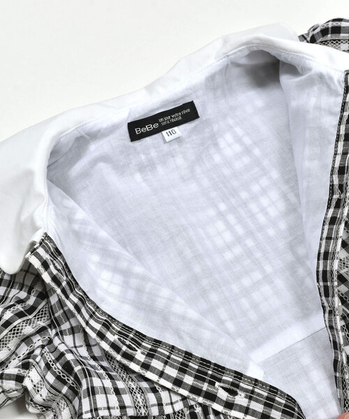 BeBe（ベベ）の「【お揃い】チェックレースプリント丸襟ティアードワンピース(90~150cm)（シャツワンピース・キッズ・ブラック系その他・120cm/140cm/100cm/90cm/150cm/130cm/110cm）」の2枚目の写真