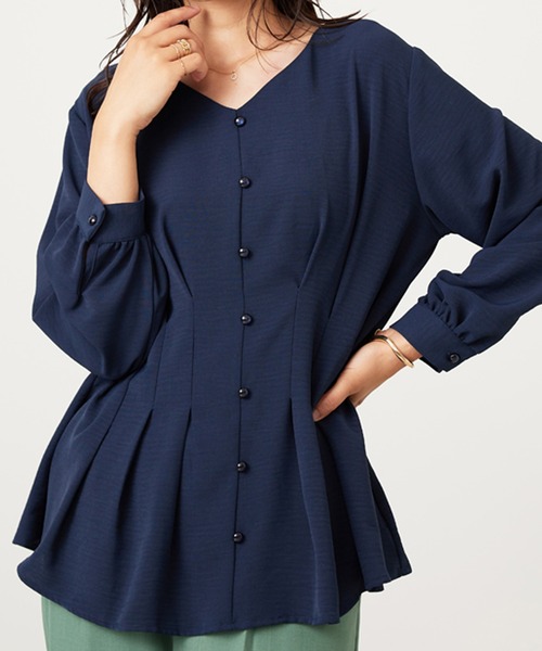BELLUNA PLUS(ベルーナ)の「ウエストタックブラウス(シャツ/ブラウス・レディース・ブルー/ネイビー/グレイッシュベージュ・LARGE/X-LARGE/MEDIUM)」の3枚目の写真