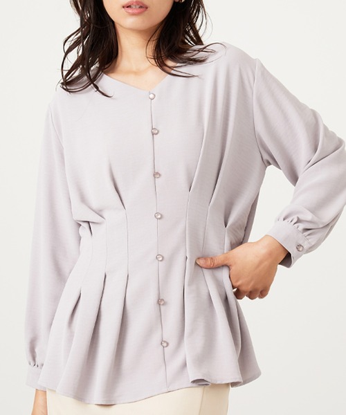 BELLUNA PLUS(ベルーナ)の「ウエストタックブラウス(シャツ/ブラウス・レディース・ブルー/ネイビー/グレイッシュベージュ・LARGE/X-LARGE/MEDIUM)」の2枚目の写真