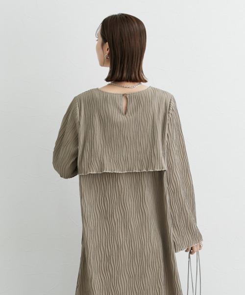 nissen(ニッセン)の「ウェーブタックプリーツ重ね着風ワンピース(ワンピース・レディース・モカ/ブラック・LL/L/M/S)」の8枚目の写真