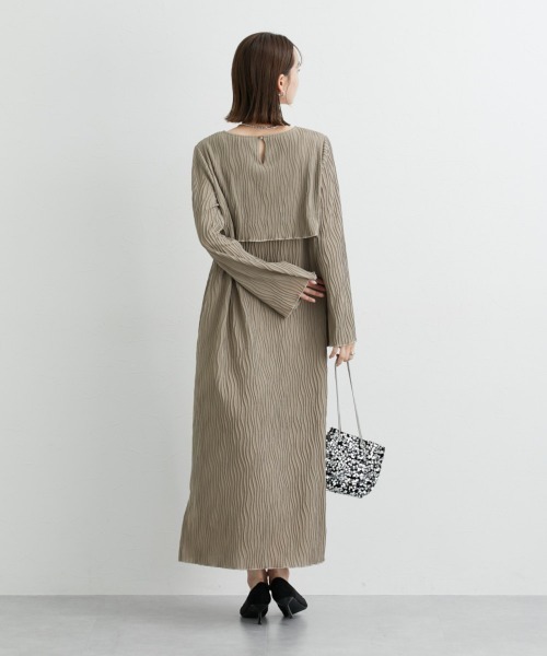 nissen(ニッセン)の「ウェーブタックプリーツ重ね着風ワンピース(ワンピース・レディース・モカ/ブラック・LL/L/M/S)」の11枚目の写真