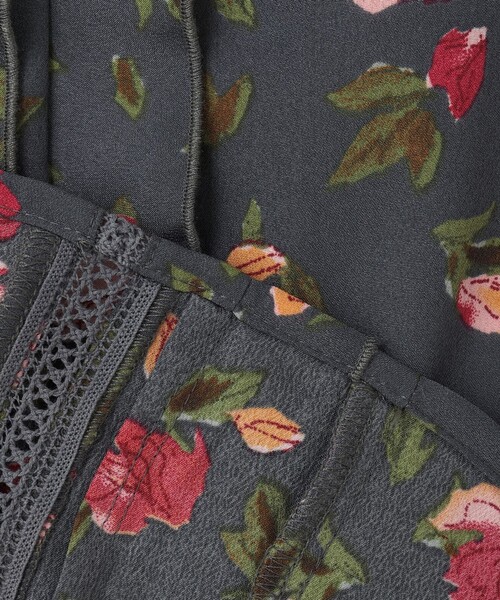 組曲（クミキョク）の「カッティングローズプリント フリルブラウス（シャツ/ブラウス・レディース・イエロー系5/ピンク系5・3/2）」の3枚目の写真