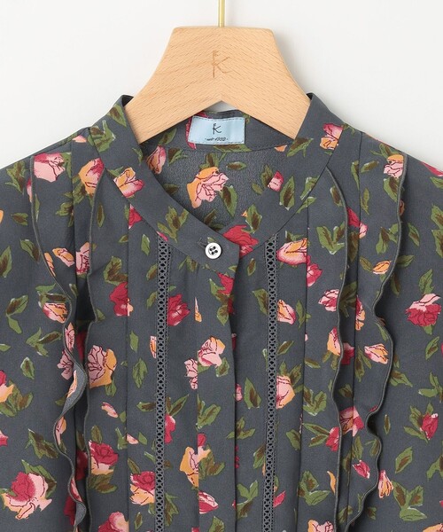 組曲（クミキョク）の「カッティングローズプリント フリルブラウス（シャツ/ブラウス・レディース・イエロー系5/ピンク系5・3/2）」の4枚目の写真