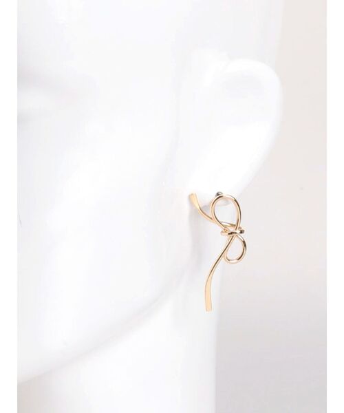 RESEXXY（リゼクシー）の「リボンデザインピアス（ピアス（両耳用）・レディース・シルバー/ゴールド・FREE）」の4枚目の写真