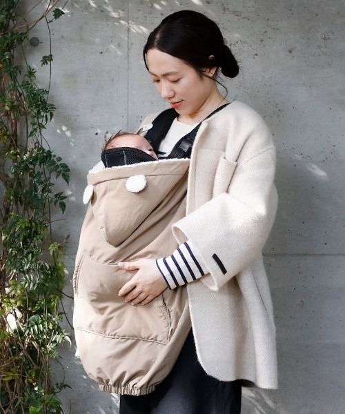 Hoppetta(ホッペッタ)の「【Hoppetta(ホッペッタ)】2wayママケープ(抱っこ紐/ベルトカバー/スリング・レディース・ベージュ・ONESIZE)」の1枚目の写真