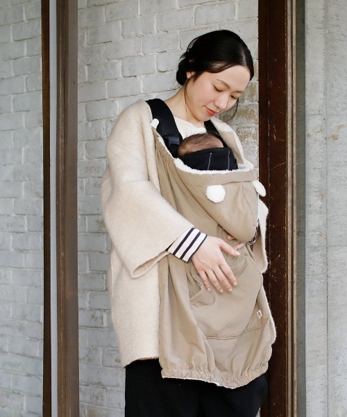 Hoppetta(ホッペッタ)の「【Hoppetta(ホッペッタ)】2wayママケープ(抱っこ紐/ベルトカバー/スリング・レディース・ベージュ・ONESIZE)」の4枚目の写真