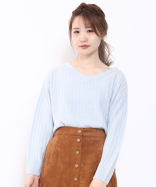 one after another NICE CLAUP（ワンアフターアナザーナイスクラップ）の「【mer1月号掲載 ナイスクラップ】ワイドリブＶネックニット（ニット/セーター・レディース・アイボリー/サックスブルー/カーキ/ネイビー・FREE）」の4枚目の写真