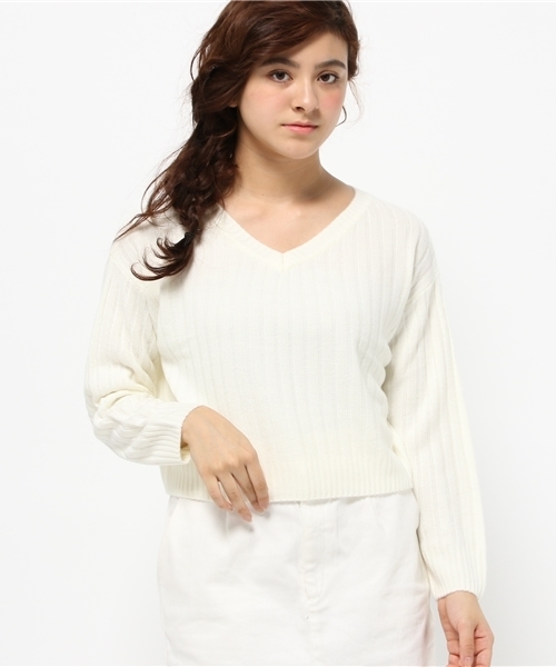 one after another NICE CLAUP（ワンアフターアナザーナイスクラップ）の「【mer1月号掲載 ナイスクラップ】ワイドリブＶネックニット（ニット/セーター・レディース・アイボリー/サックスブルー/カーキ/ネイビー・FREE）」の2枚目の写真
