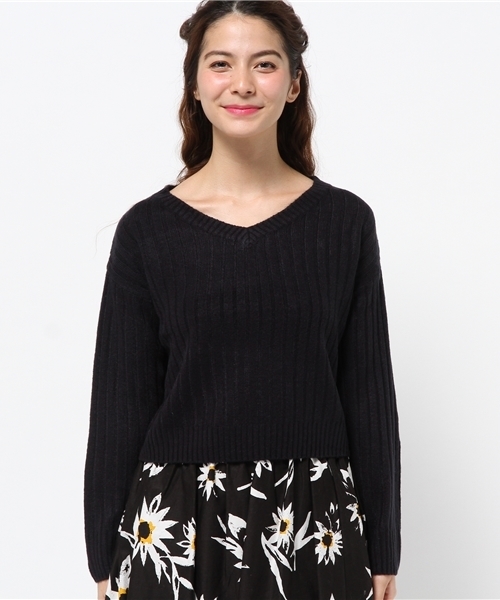 one after another NICE CLAUP（ワンアフターアナザーナイスクラップ）の「【mer1月号掲載 ナイスクラップ】ワイドリブＶネックニット（ニット/セーター・レディース・アイボリー/サックスブルー/カーキ/ネイビー・FREE）」の7枚目の写真