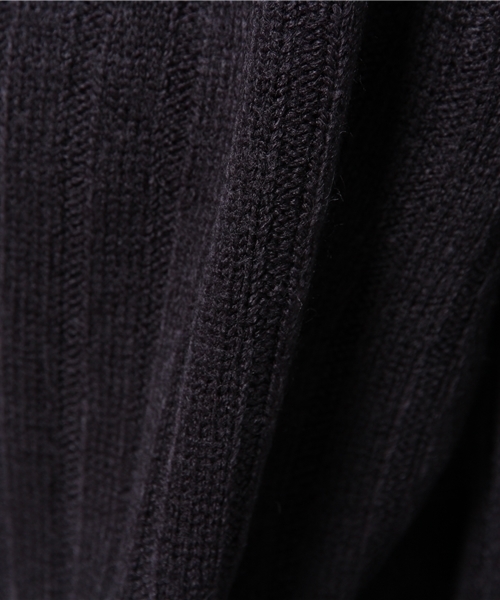 one after another NICE CLAUP（ワンアフターアナザーナイスクラップ）の「【mer1月号掲載 ナイスクラップ】ワイドリブＶネックニット（ニット/セーター・レディース・アイボリー/サックスブルー/カーキ/ネイビー・FREE）」の6枚目の写真