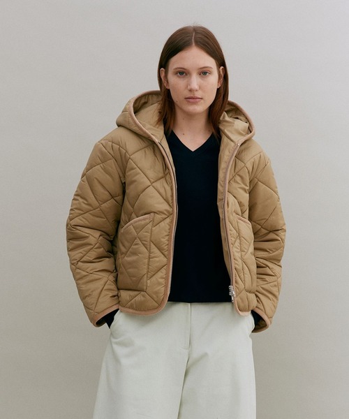 LAVENHAM（ラベンハム）の「Big Quilt Zipped Craydon Womens / ビッグ キルト ジップド クレイドン ウィメンズ（その他アウター・レディース・グリーン/ダークブラック/ライトブルー/オフホワイト/ベージュ系その他2・8/10/12/14/6）」の4枚目の写真