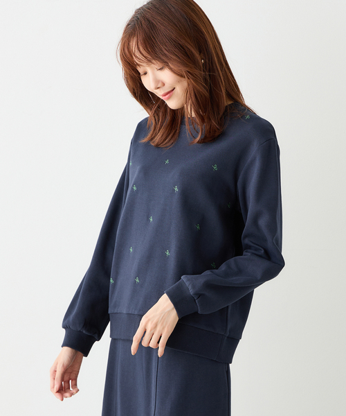 Petit Honfleur(プチオンフルール)の「リボン刺しゅうプルオーバー(Tシャツ/カットソー・レディース・グレー/ネイビー・M/L)」の2枚目の写真