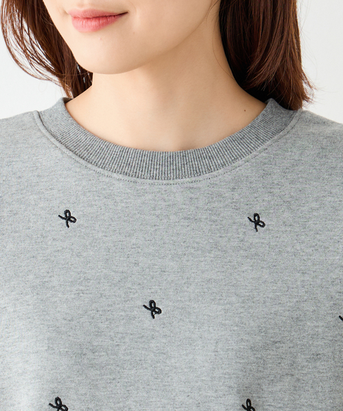 Petit Honfleur(プチオンフルール)の「リボン刺しゅうプルオーバー(Tシャツ/カットソー・レディース・グレー/ネイビー・M/L)」の6枚目の写真