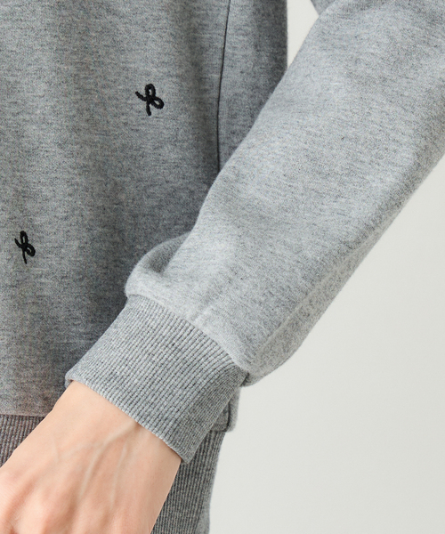 Petit Honfleur(プチオンフルール)の「リボン刺しゅうプルオーバー(Tシャツ/カットソー・レディース・グレー/ネイビー・M/L)」の7枚目の写真