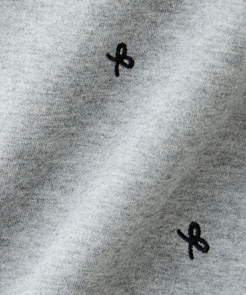 Petit Honfleur(プチオンフルール)の「リボン刺しゅうプルオーバー(Tシャツ/カットソー・レディース・グレー/ネイビー・M/L)」の9枚目の写真