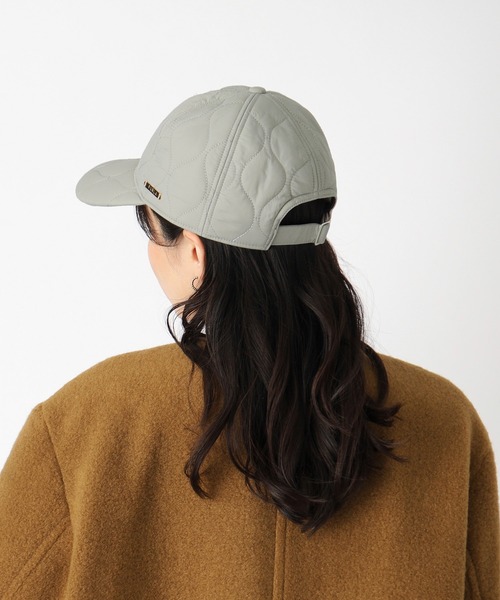 FURLA（フルラ）の「キャップ キルティング "ロゴプレート"（キャップ・レディース・ベージュ/ブラック/グレー/オフホワイト/オリーブ・MEDIUM）」の8枚目の写真