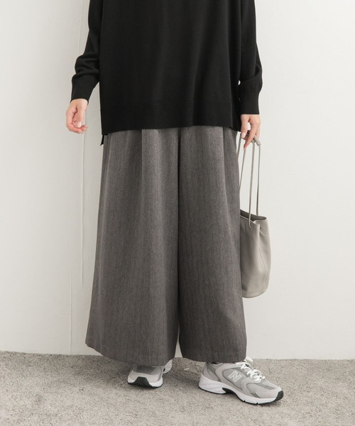 URBAN RESEARCH DOORS（アーバンリサーチドアーズ）の「メランジヘリンボーンギャザーワイドパンツ（その他パンツ・レディース・チャコールグレー/ベージュ・MEDIUM）」の9枚目の写真