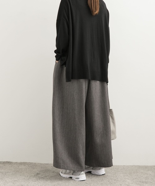URBAN RESEARCH DOORS（アーバンリサーチドアーズ）の「メランジヘリンボーンギャザーワイドパンツ（その他パンツ・レディース・チャコールグレー/ベージュ・MEDIUM）」の13枚目の写真