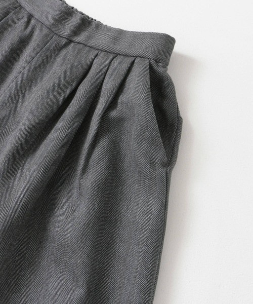 URBAN RESEARCH DOORS（アーバンリサーチドアーズ）の「メランジヘリンボーンギャザーワイドパンツ（その他パンツ・レディース・チャコールグレー/ベージュ・MEDIUM）」の21枚目の写真