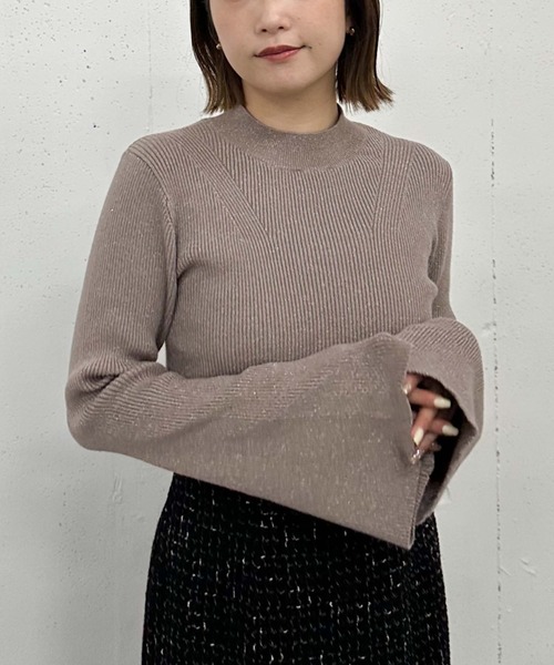 archives（アルシーヴ）の「ラメリブフレアスリーブニット（ニット/セーター・レディース・グレー/アイボリー/ブラック/ピンクベージュ・MEDIUM）」の4枚目の写真