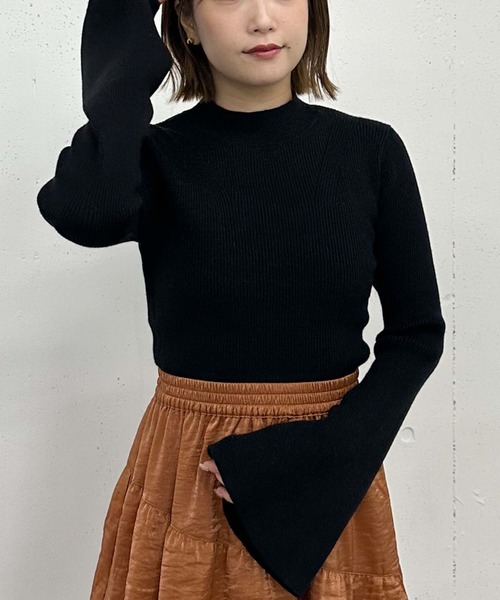 archives（アルシーヴ）の「ラメリブフレアスリーブニット（ニット/セーター・レディース・グレー/アイボリー/ブラック/ピンクベージュ・MEDIUM）」の2枚目の写真