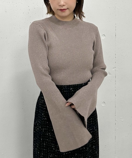 archives（アルシーヴ）の「ラメリブフレアスリーブニット（ニット/セーター・レディース・グレー/アイボリー/ブラック/ピンクベージュ・MEDIUM）」の5枚目の写真