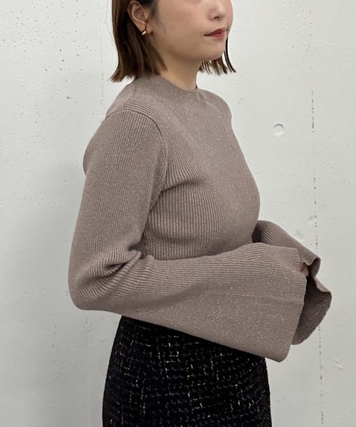 archives（アルシーヴ）の「ラメリブフレアスリーブニット（ニット/セーター・レディース・グレー/アイボリー/ブラック/ピンクベージュ・MEDIUM）」の6枚目の写真