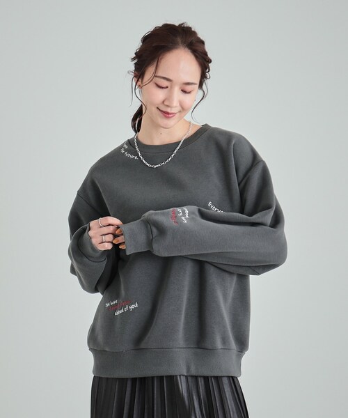 Cutie Blonde（キューティーブロンド）の「◆【洗える/S-LL/SHOO WARM】あったか裏起毛 刺繍アソートスウェット（スウェット・レディース・チャコール/ライトグレー系1/グレー系・04/03/02/01）」の9枚目の写真