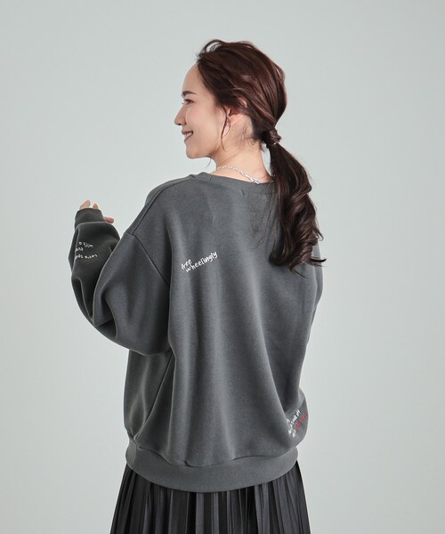 Cutie Blonde（キューティーブロンド）の「◆【洗える/S-LL/SHOO WARM】あったか裏起毛 刺繍アソートスウェット（スウェット・レディース・チャコール/ライトグレー系1/グレー系・04/03/02/01）」の10枚目の写真