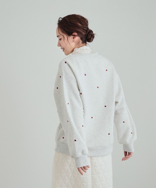 Cutie Blonde（キューティーブロンド）の「◆【洗える/S-LL/SHOO WARM】あったか裏起毛 刺繍アソートスウェット（スウェット・レディース・チャコール/ライトグレー系1/グレー系・04/03/02/01）」の14枚目の写真