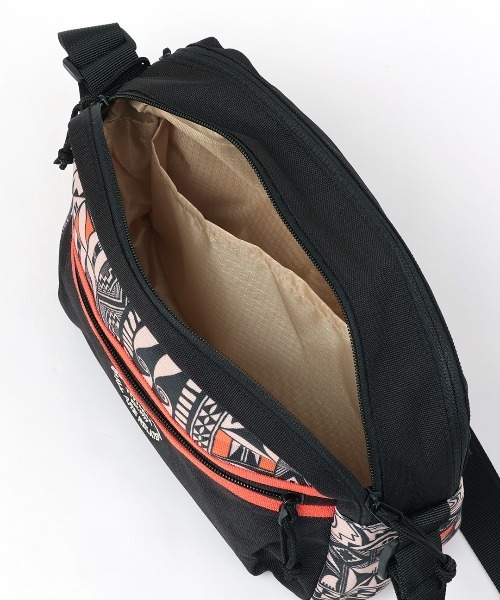 チチカカ(チチカカ)の「セパレートショルダーバッグ(トートバッグ・レディース・レッド/ダークグリーン/ブラック・FREE)」の8枚目の写真