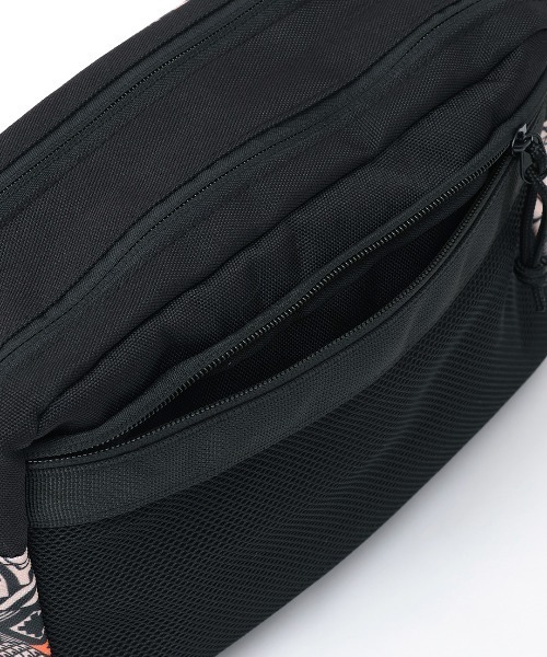 チチカカ(チチカカ)の「セパレートショルダーバッグ(トートバッグ・レディース・レッド/ダークグリーン/ブラック・FREE)」の15枚目の写真