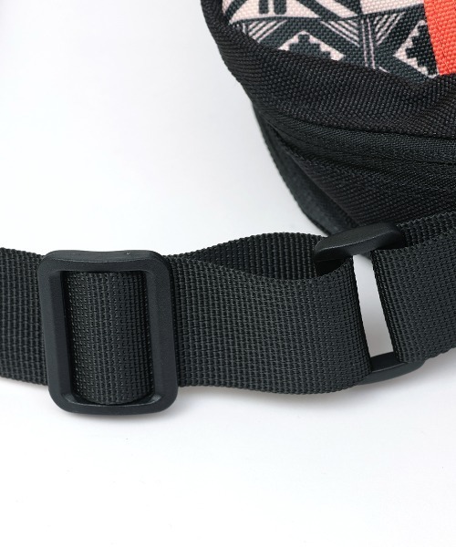 チチカカ(チチカカ)の「セパレートショルダーバッグ(トートバッグ・レディース・レッド/ダークグリーン/ブラック・FREE)」の18枚目の写真